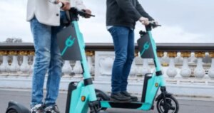 elektrikli scooter kurallari nedir kimler kullanabilir 2025 elektrikli scooter icin ehliyet hiz guvenlik kurallari Ofeq6iJ7.jpg