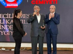yilin basarili gazetecileri odulleri umit ozdal anisina verildi k442qWvZ.jpg