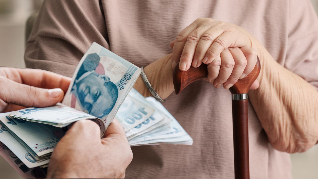 Bayram İkramiyesine Zam Bekleyen Emekliye Kötü Haber