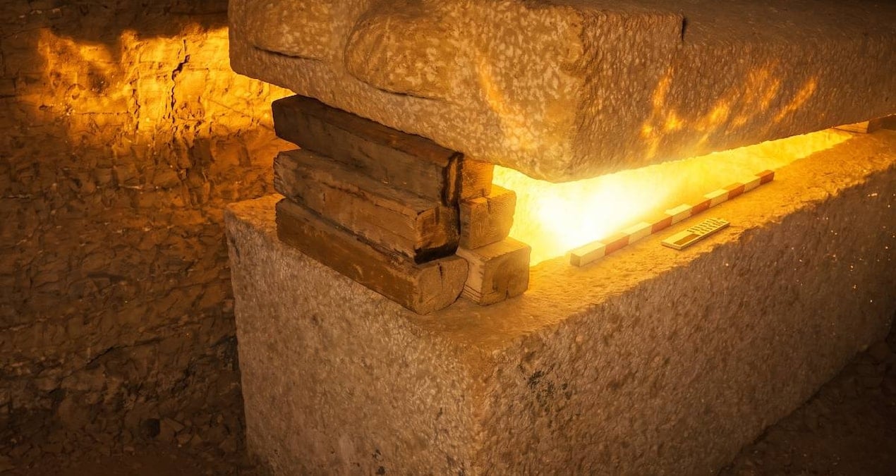 Saqqara’da 15 Metre Derinlikte Altınla Kaplı Mumyaya Ulaşıldı