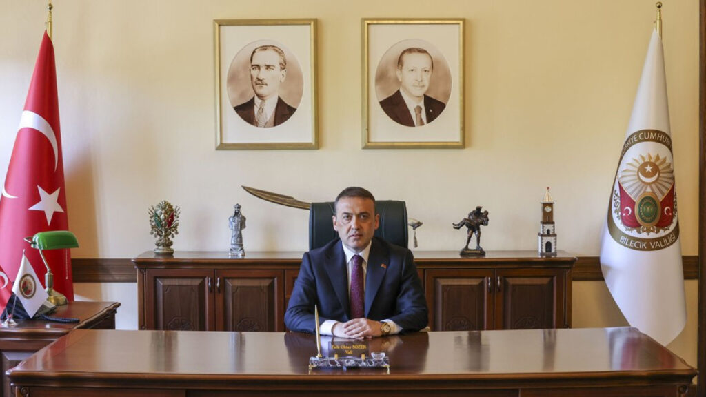 bilecik-valisi-sozerin-23-nisan-kutlama-mesaji-JUeOZ2BE