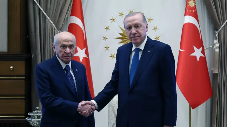 erdogan-ile-ittifak-ortagi-bahceli-3-ay-sonra-bir-araya-geldi-sarayda-cumhur-zirvesi-CeIdJ2JF