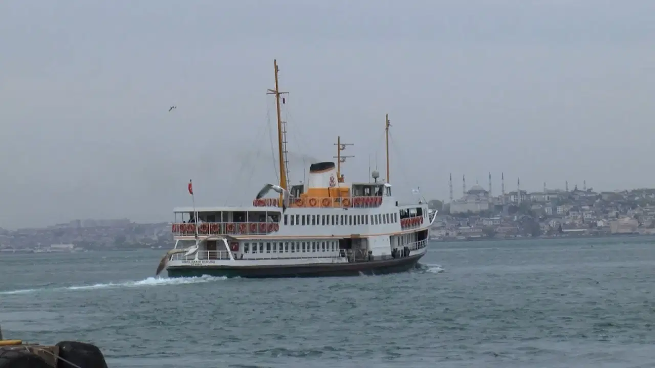 Kadıköy’de Vapura Binen Azerbaycanlı Kadın Kayboldu: Denizde Arama Çalışmaları Devam Ediyor