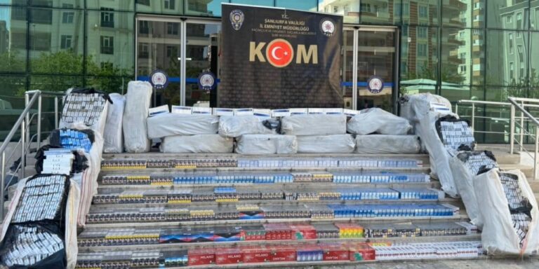 saman-balyalarinin-altindan-40-bin-paket-kacak-sigara-cikti-4IK3dN1R