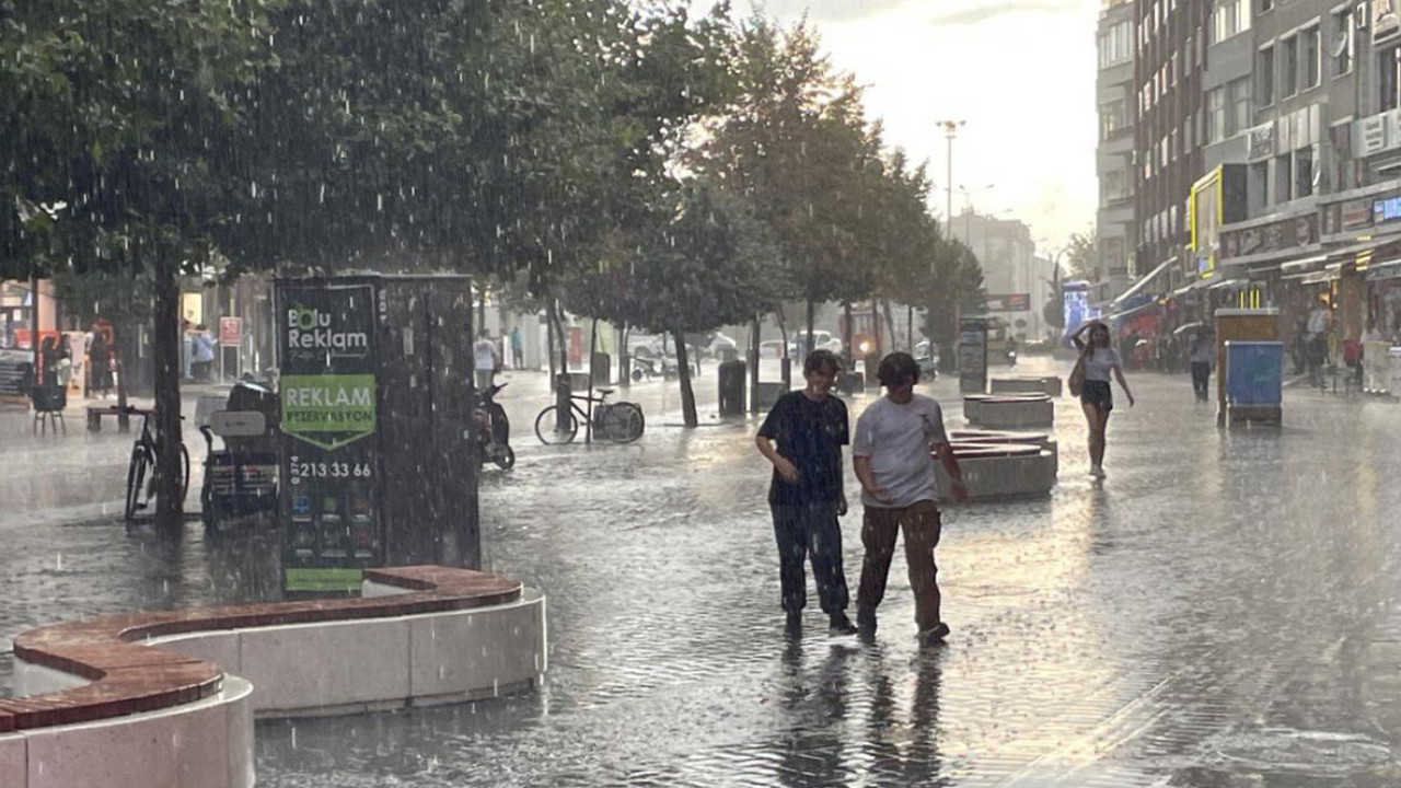 Uşak’ta tıra çarpan otomobildeki 4 kişi yaralandı Haber gorseli