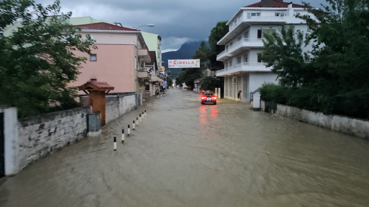 Kastamonu cide sular altinda kaldi lwPdLH72