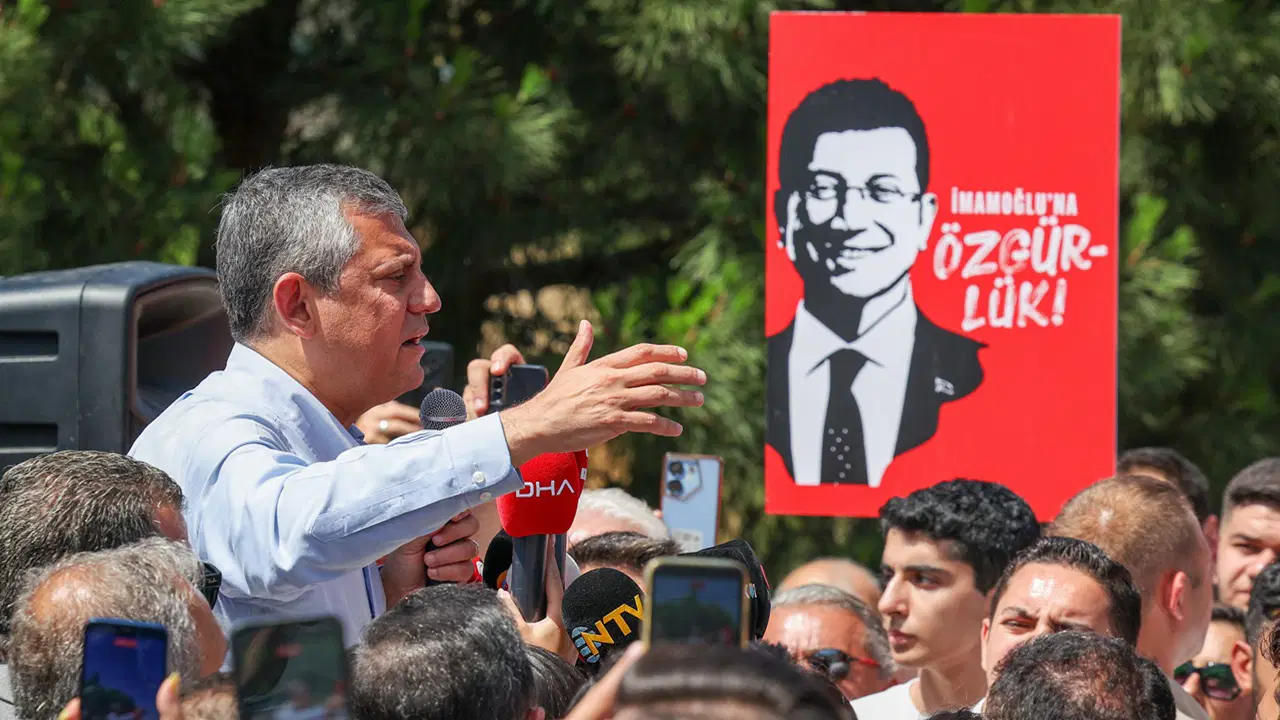 Özgür Özel tarih vermişti: ‘Yeni Parti’ ismiyle marka başvurusu yapıldı Ozgur ozel tarih vermisti yeni parti ismiyle marka basvurusu yapildi nnSVMKkQ